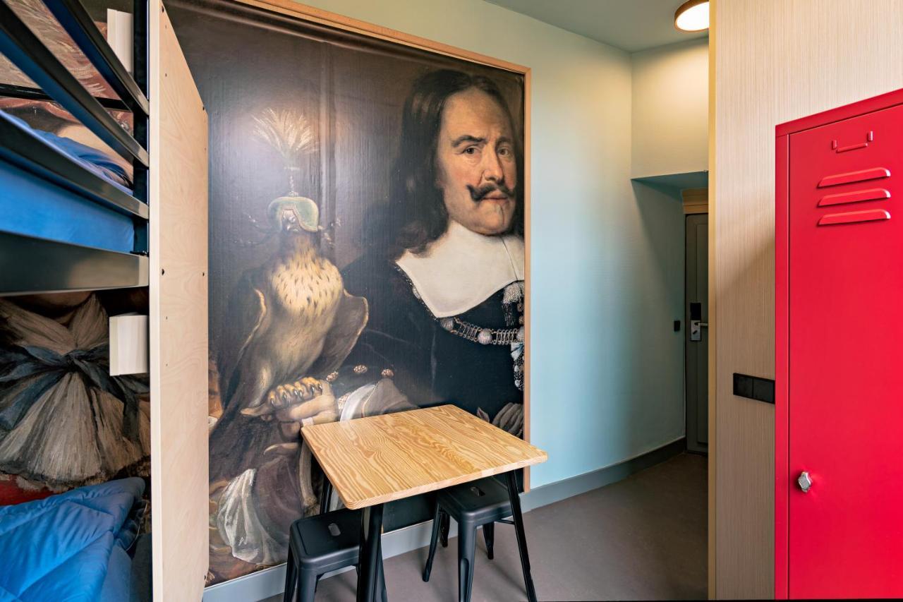 Tweepersoonskamer met 2 Aparte Bedden en Badkamer