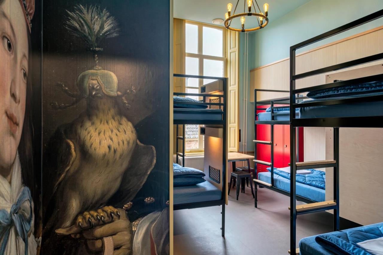 Zespersoonskamer met Eigen Badkamer en Douche